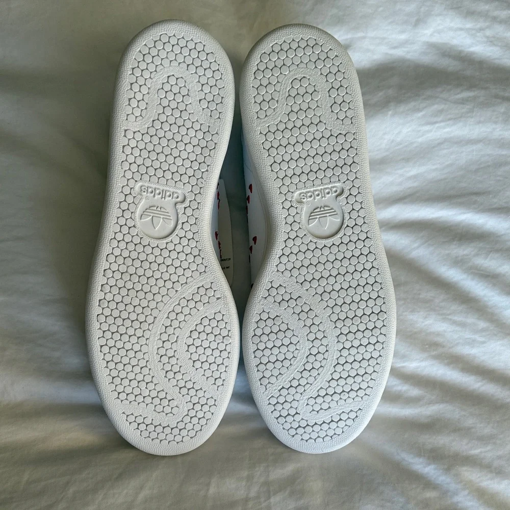 Stan smith with Red Heart Accents - Picture 5 of 7